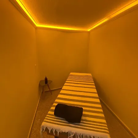 Royal Bosphorus & Hamam מלון