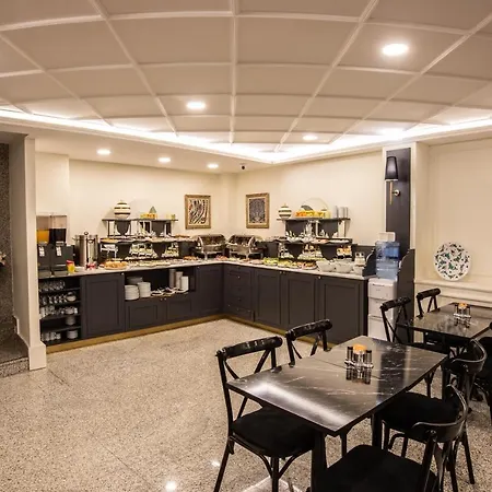 Royal Bosphorus & Hamam מלון