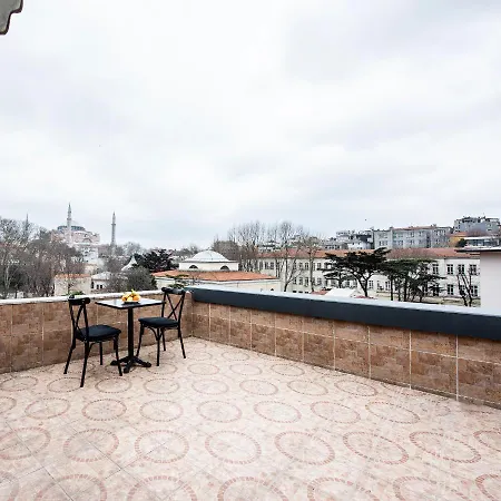 Royal Bosphorus & Hamam מלון